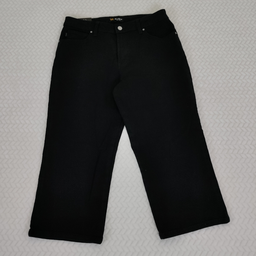Lee Relaxed fit Mid rise Straight Leg Skimmer Sz Medium Petite NWT Pedal Pusher